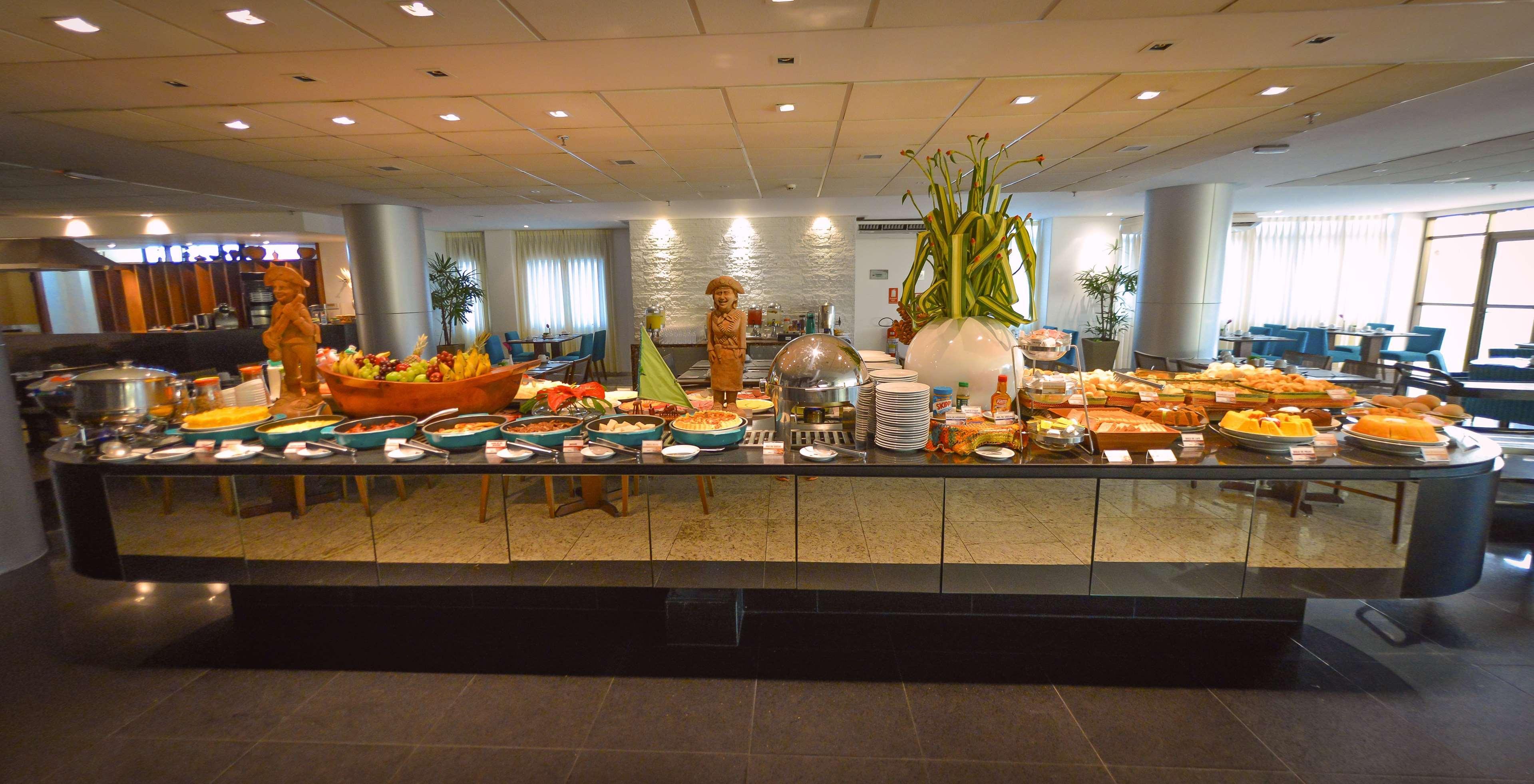 Best Western Premier Maceio Kültér fotó A buffet at a hotel